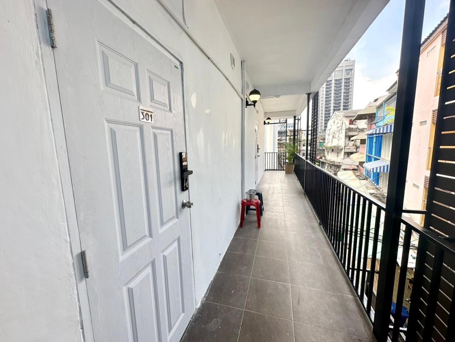 The White Den Chatuchak Bangkok Exterior photo
