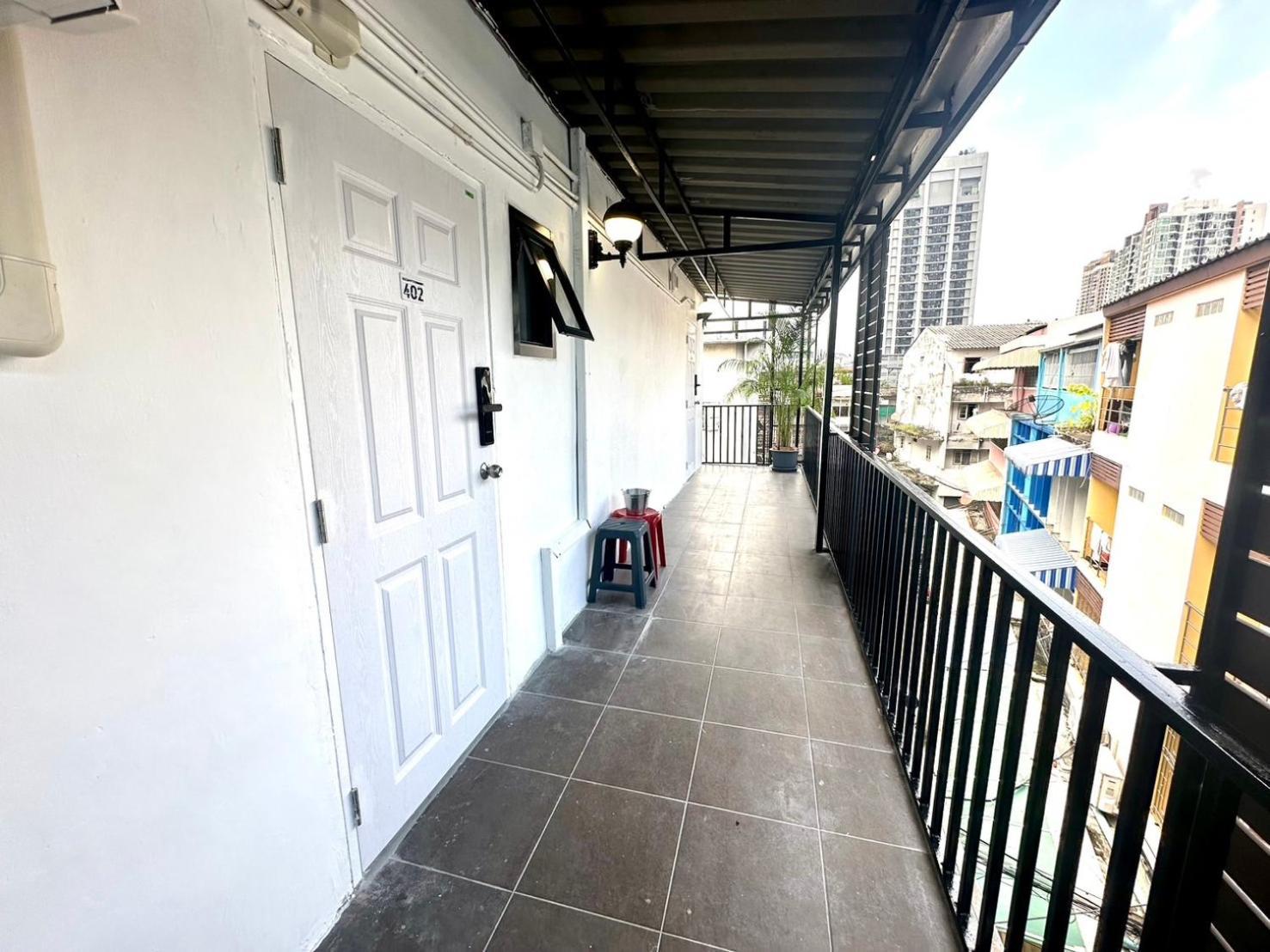 The White Den Chatuchak Bangkok Exterior photo