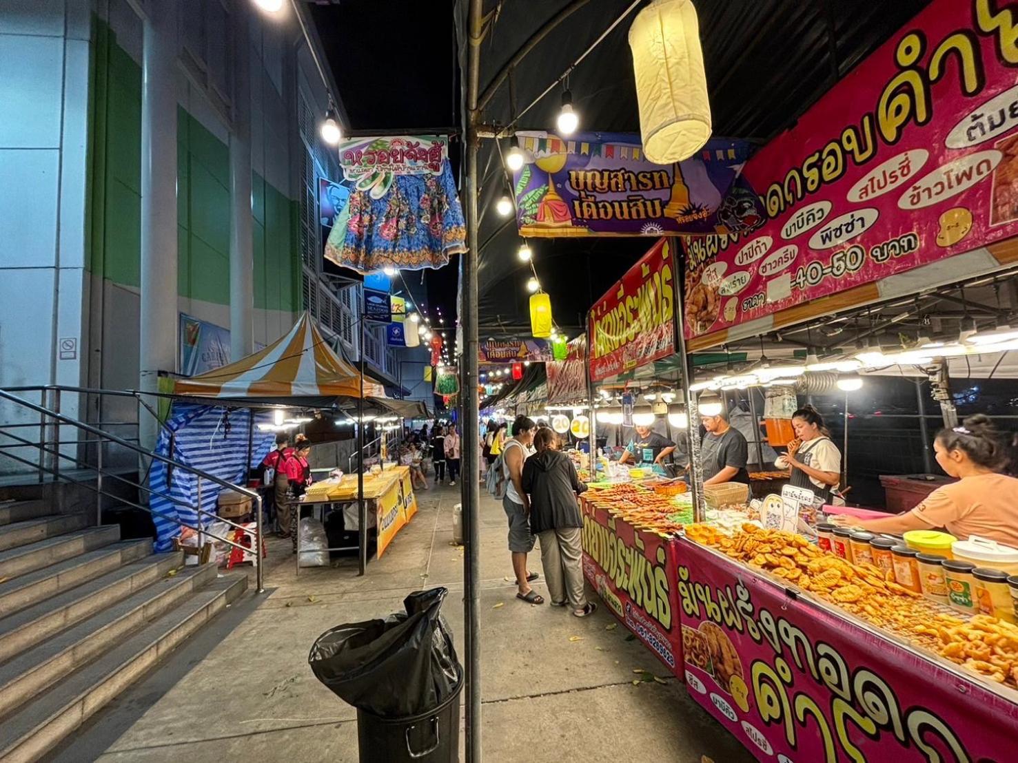 The White Den Chatuchak Bangkok Exterior photo